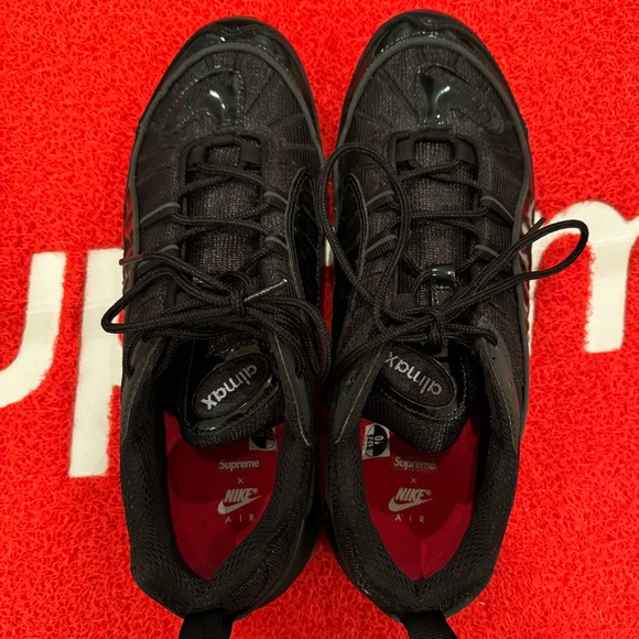 Supreme x Air Max 98 ‘Black’ - Picture 15 of 16